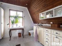 Yläkerran wc/kylpyhuone