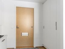 eteisessä myös kaappeja