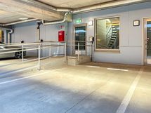 Vuokrattavissa myös leveä autohallipaikka! 140€/kk.