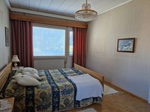 Makuuhuoneesta käynti parvekkeelle