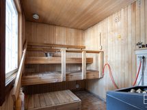 Ulkosauna lämpiää puilla
