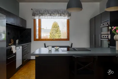 Omakotitalo, Oh, k, 4mh, 3wc, s, khh, työhuone, terassi, 218/272 m², Viljakkala