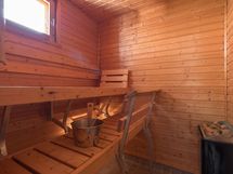 Siistissä saunassa ikkuna