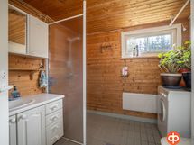 Vanhan pirtin pesuhuone / wc