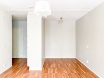 Alkovi on 206cm syvä ja 207 cm leveä.