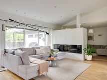 Takka olohuoneen puolella