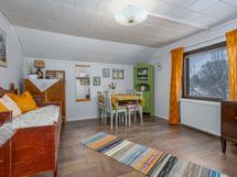 Yläkerran makuuhuone 1