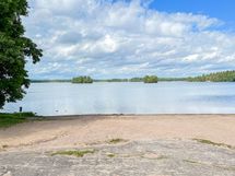 Littoistenjärven rannalle lyhyehkö matka! Alueella muutenkin kivasti ulkoilumahdollisuuksia.