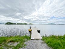 Uimaan pääset kätevästi rannassa olevalta laiturilta!