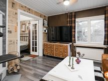 lisäotos olohuoneesta, sen rouheutta