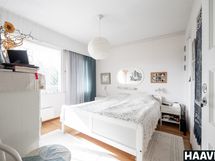 Yläkerran makuuhuone 1