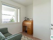 Pienemmän asunnon työhuone.