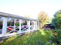 syksyn pihaa ja terassia