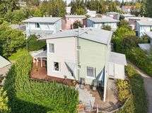 Asunnon sivupihalla on kylmä varastotila.