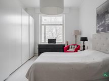 Makuuhuoneessa paljon säilytystilaa