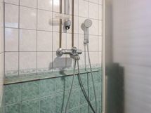 Sauna ja pesuhuone kellarikerroksessa
