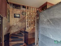 Portaat yläkertaan.