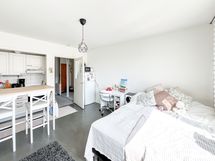 Vaalea asunto on helppo sisustaa näköisekseen.