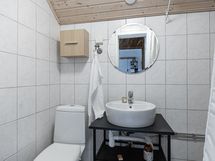 Yläkerran kylpyhuone