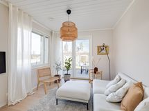 Tv-huoneesta kulku ulos (tehty jälkeenpäin)/ Utgång till terrassen från tv-rummet