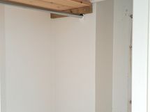 olohuoneen yhteydessä vaatehuone