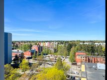 Näkymä ikkunasta on länteen.