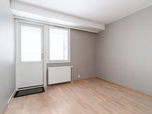 Alakerran makuuhuone