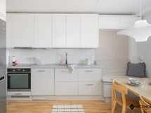 Tyylikkäästi remontoitu keittiö
