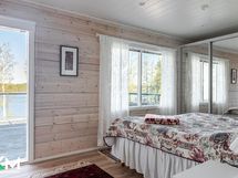 Yläkerran makuuhuone