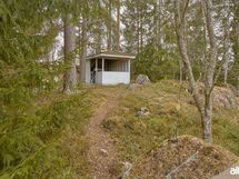 Taloyhtiön grillipaikka.