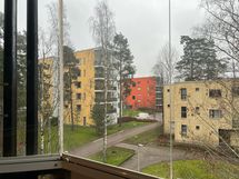 Näkymät pihan suuntaan, etelään.