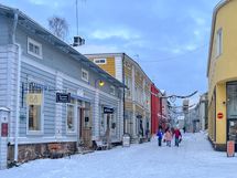 Hurmaava Vanha Porvoo on myös alle 1 km päässä. Jokirantaan kävelee hetkessä.