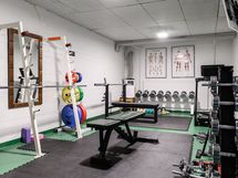 Taloyhtiön kuntosali.