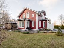Julkisivu ruokailutilan puolelta