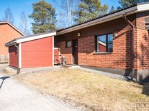 Sisäänkäynti/etupiha
