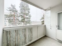 Parvekkeelta kivat, luonnonläheiset näkymät.