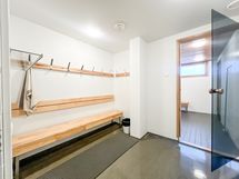 Taloyhtiön saunaosasto E-rapun ylimmässä kerroksessa.