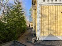 Koko talon ympäri pääsee kulkemaan