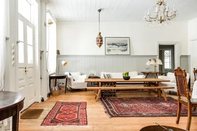 Omakotitalo, AK: 3mh,oh,sali,k,kh,wc,wc-kph, YK: mh,yläkerran sali,wc-kph,vhx2, 396 m², Maikkula