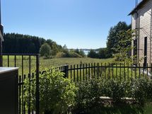 kesäiset näkymät avoterassilta