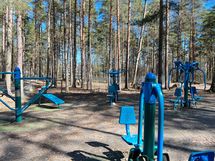 Alueelta löytyy ulkokuntoilupaikka sekä upeat ulkoilureitit.
