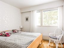 Alakerran makuuhuone