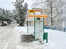 Bussit kulkevat Kannelmäestä hyvin! Pysäkki talon vieressä. Myös hyvät junayhteydet.