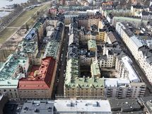 Isot puistoalueet lähellä