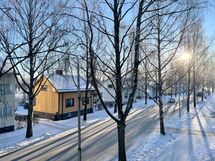 Parvekkeelta on näkymät Lahdensivuntien suuntaan