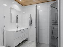 Alakerran kylpyhuone