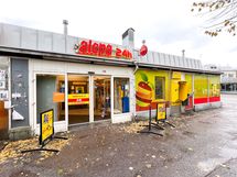 Alueella palvelut ovat lähellä- Alepa Pohjois-Haaga, R-kioski ja muutama ravintola n.350m  päässä.