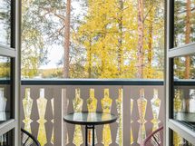 käynti olohuoneesta parvekkeelle