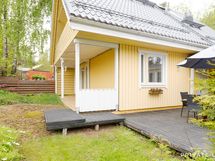 Näkymää olohuoneen sisäänkäynnille