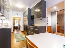 Ruokailutilasta keittiöön